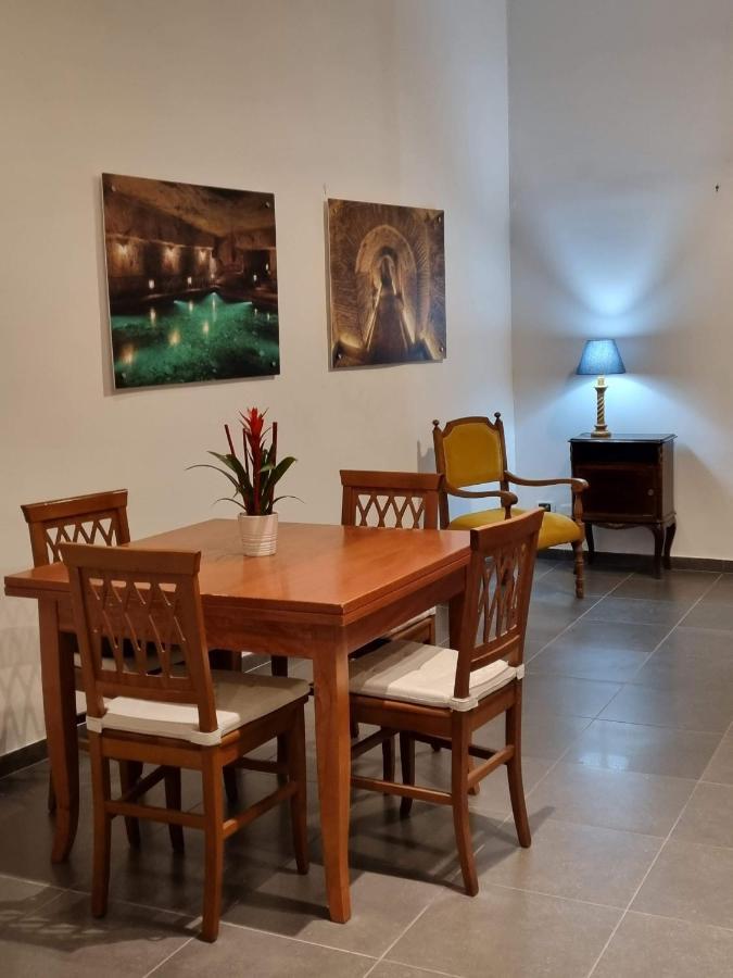 Napoli Sottosopra Chiaia Apartment Стая снимка