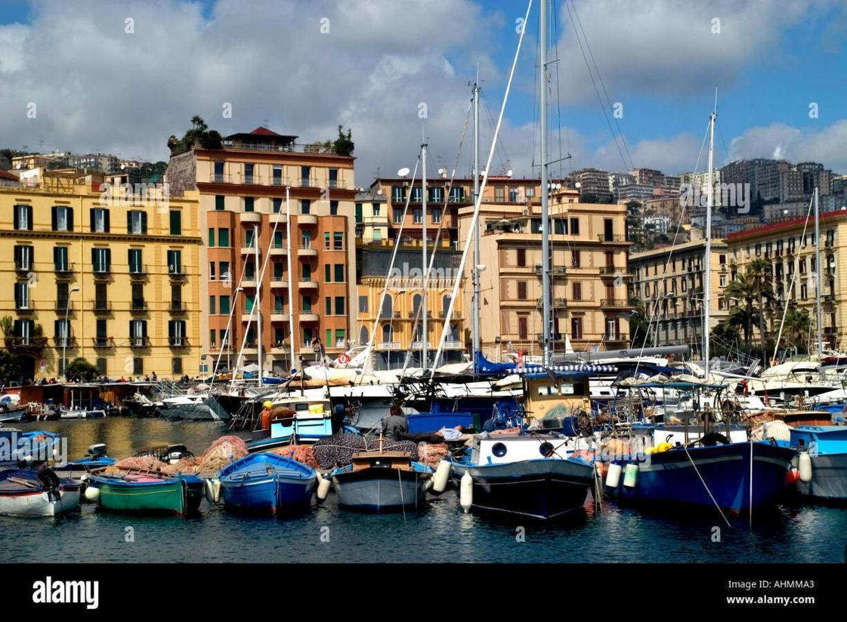 Napoli Sottosopra Chiaia Apartment Екстериор снимка