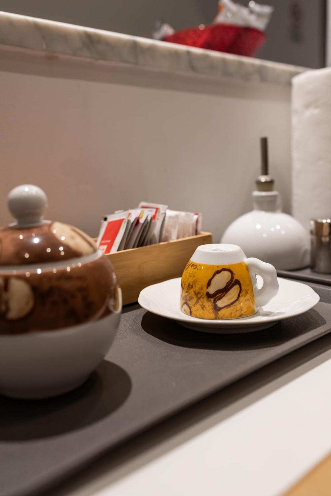 Napoli Sottosopra Chiaia Apartment Екстериор снимка