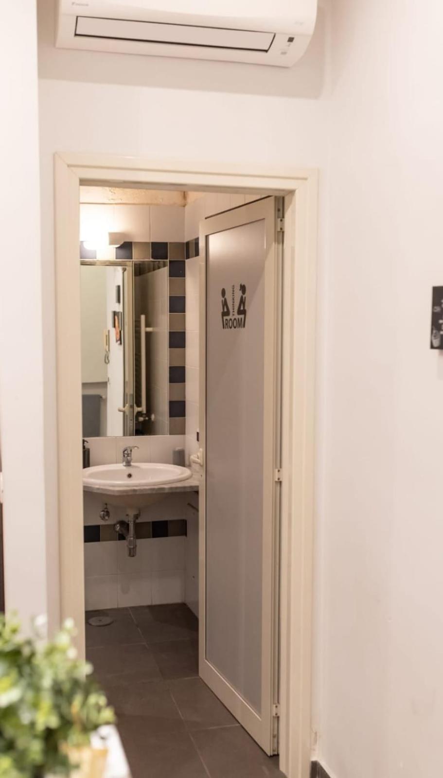 Napoli Sottosopra Chiaia Apartment Екстериор снимка