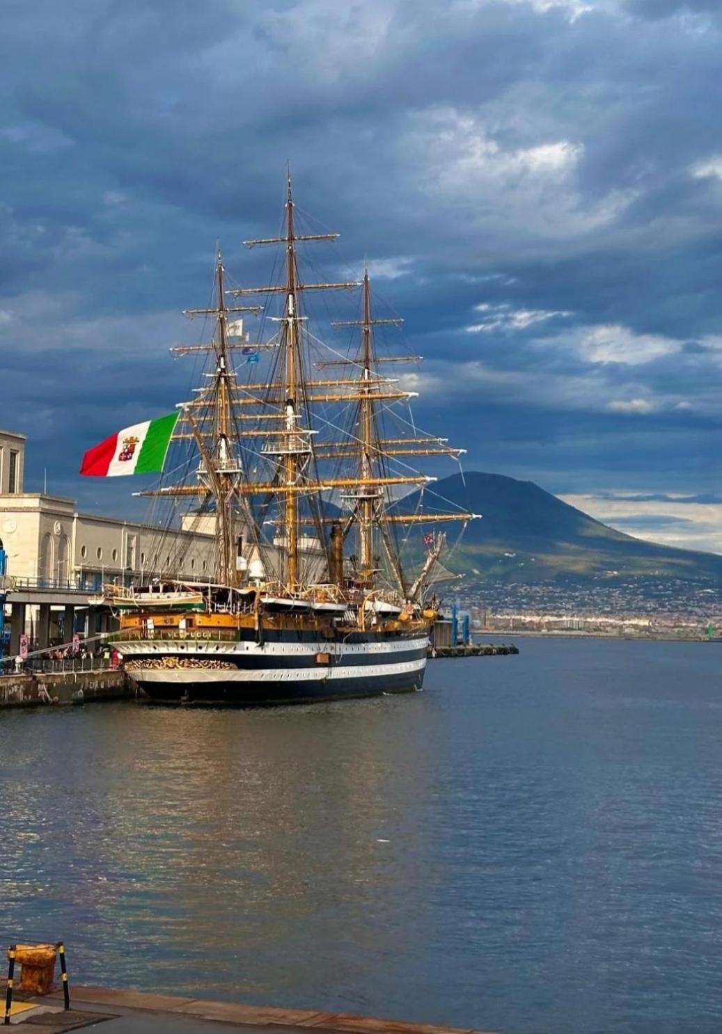 Napoli Sottosopra Chiaia Apartment Екстериор снимка